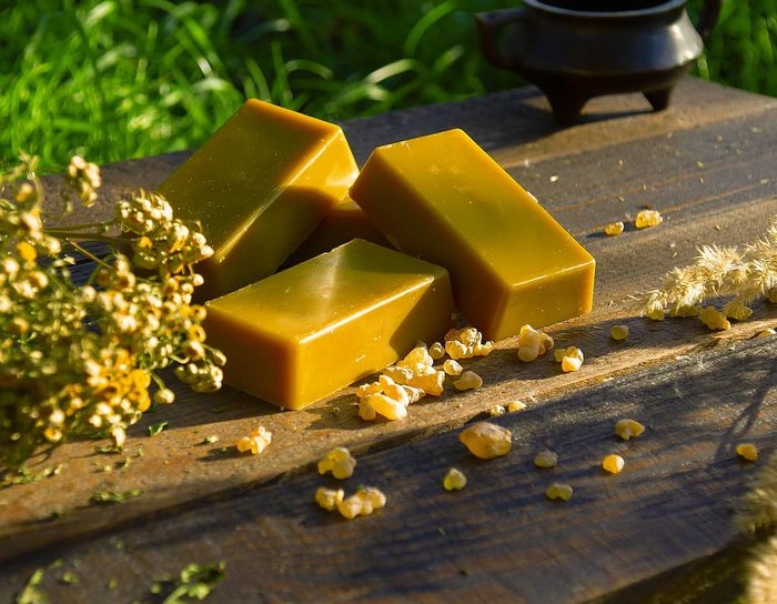 Снятие сглаза пчелиным воском