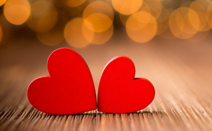 Две фигурки в форме сердца