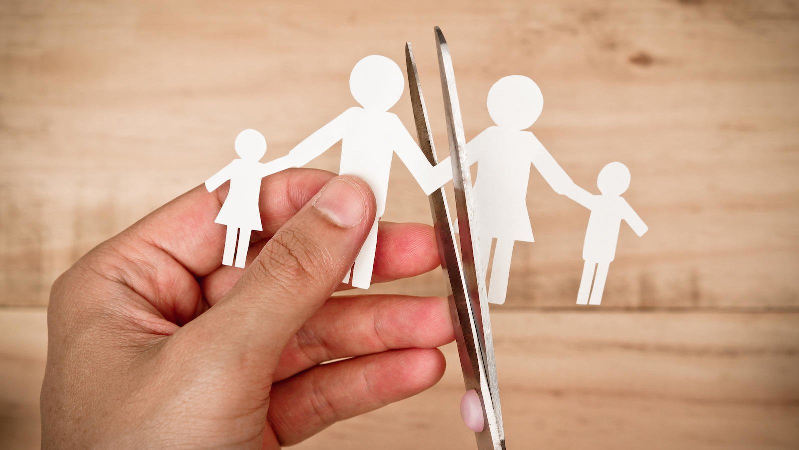 Как определить и снять порчу на разлад и развод семьи?