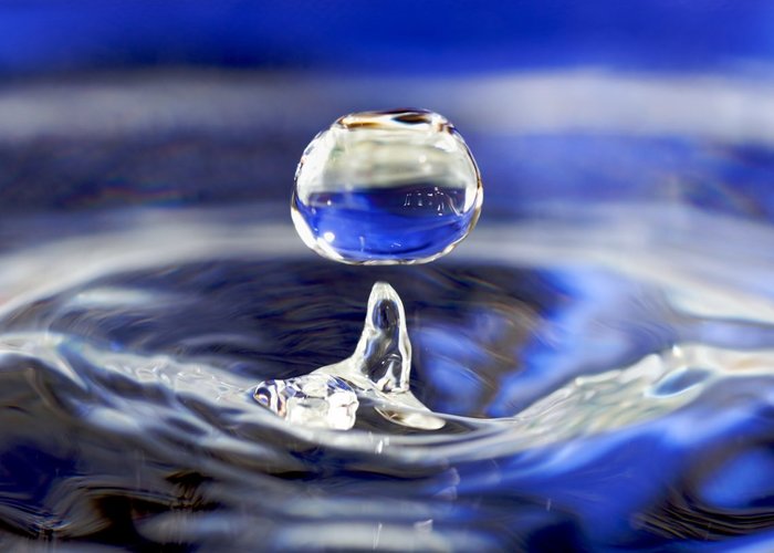 Заговор от порчи на святую воду